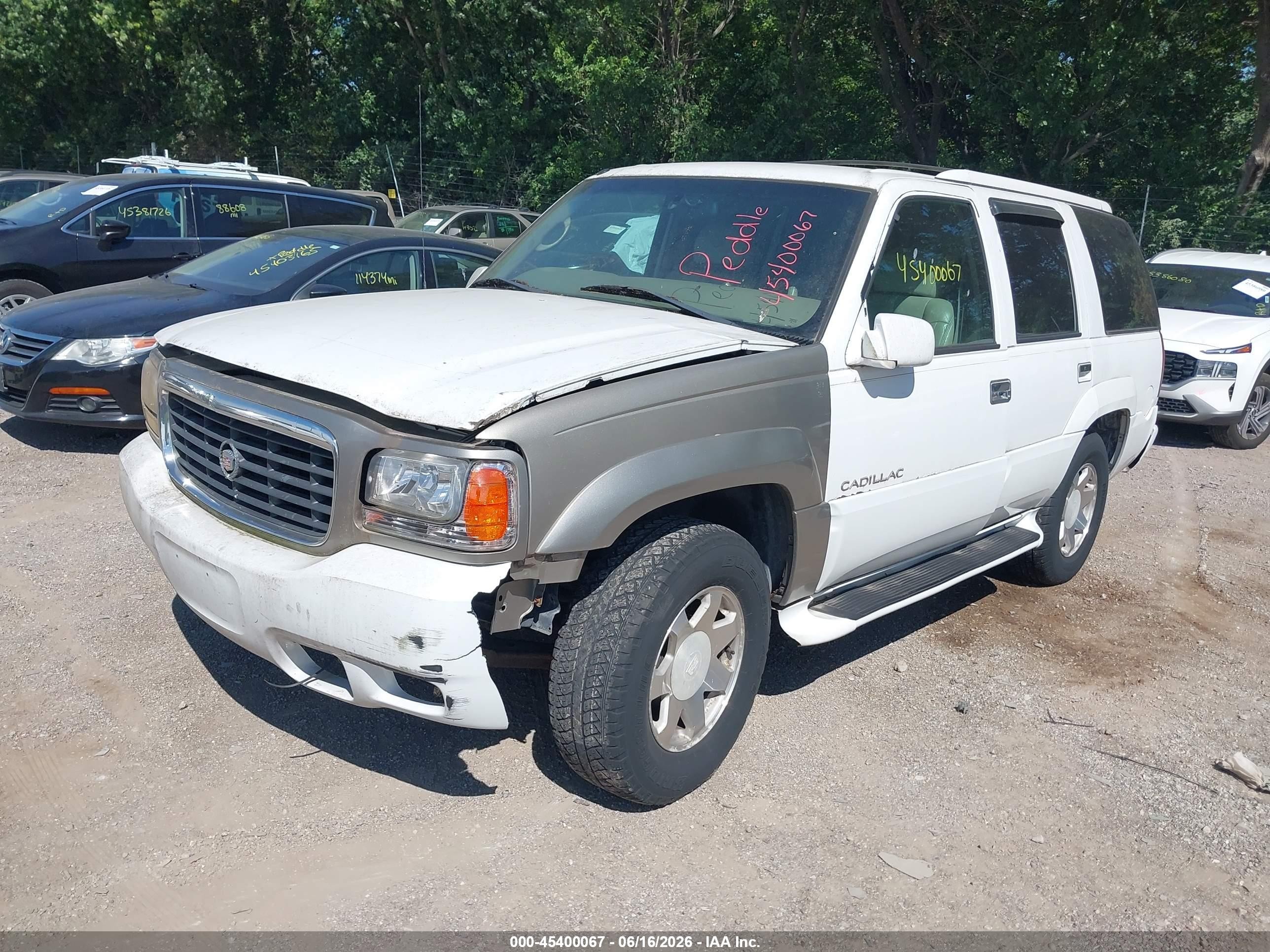 2000 Cadillac Escalade Standard White vin: 1GYEK13R7YR124137