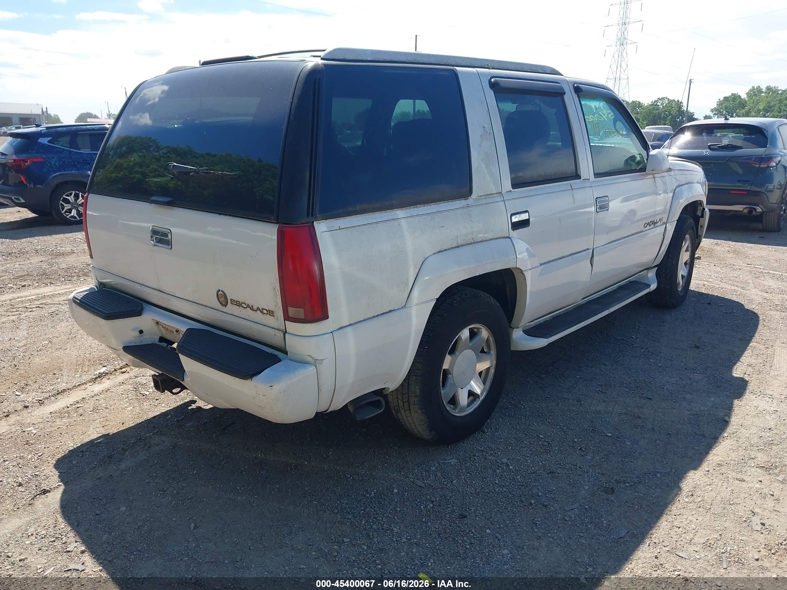 2000 Cadillac Escalade Standard White vin: 1GYEK13R7YR124137