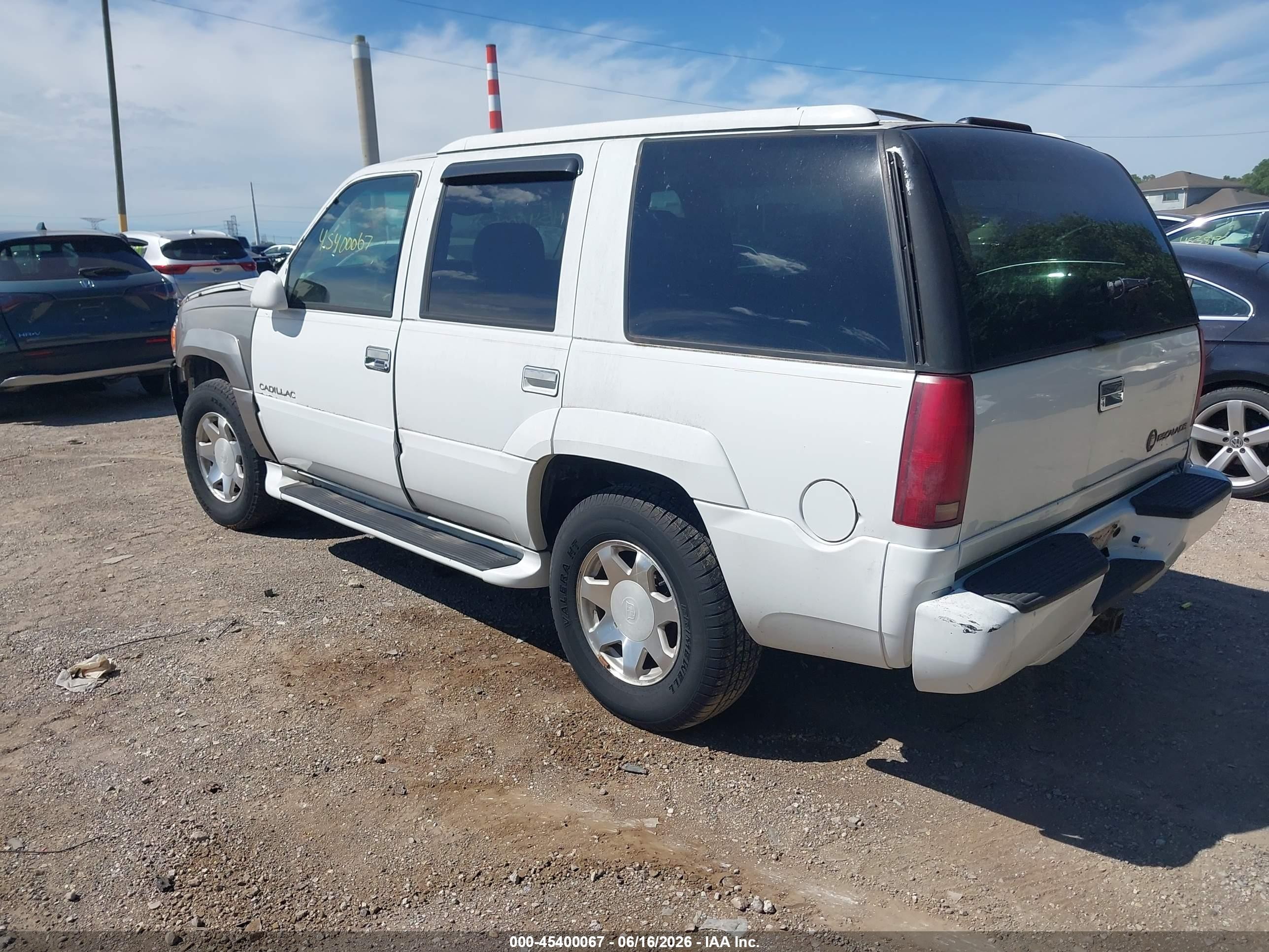 2000 Cadillac Escalade Standard White vin: 1GYEK13R7YR124137
