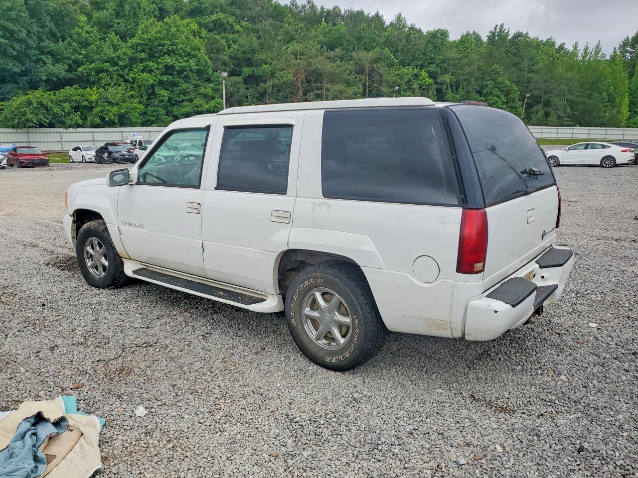 2000 Cadillac Escalade White vin: 1GYEK13R9YR115147