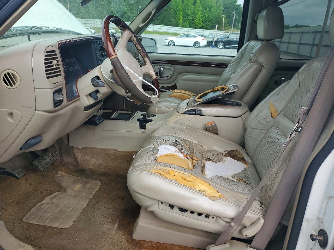 2000 Cadillac Escalade White vin: 1GYEK13R9YR115147