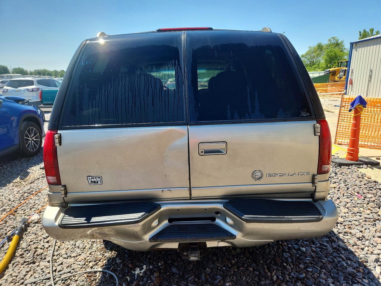 2000 Cadillac Escalade Beige vin: 1GYEK13RXYR112967