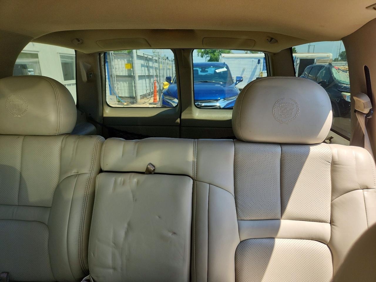 2000 Cadillac Escalade Beige vin: 1GYEK13RXYR112967