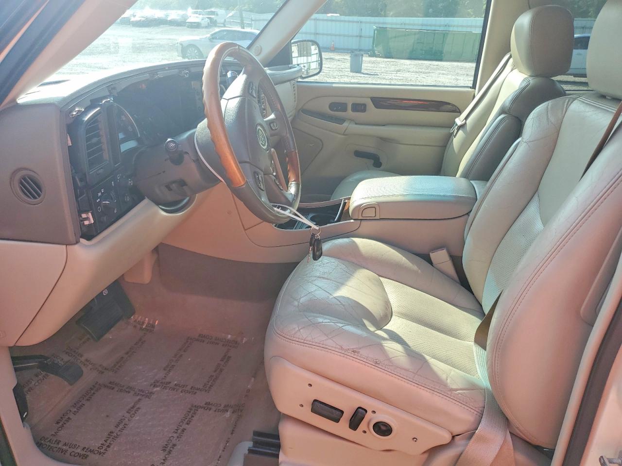 2004 Cadillac Escalade Luxury White vin: 1GYEK63N04R313555