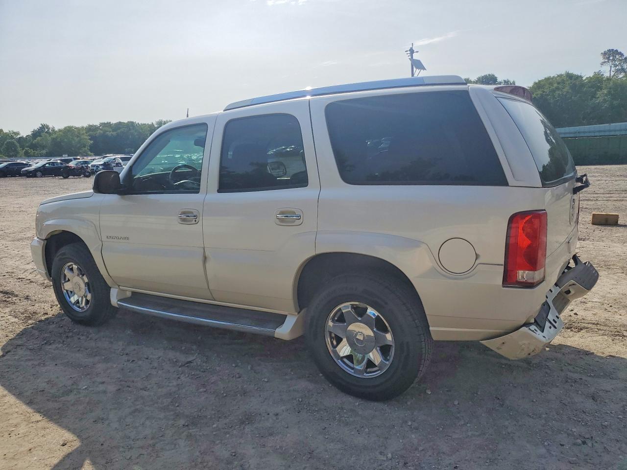 2004 Cadillac Escalade Luxury White vin: 1GYEK63N04R313555