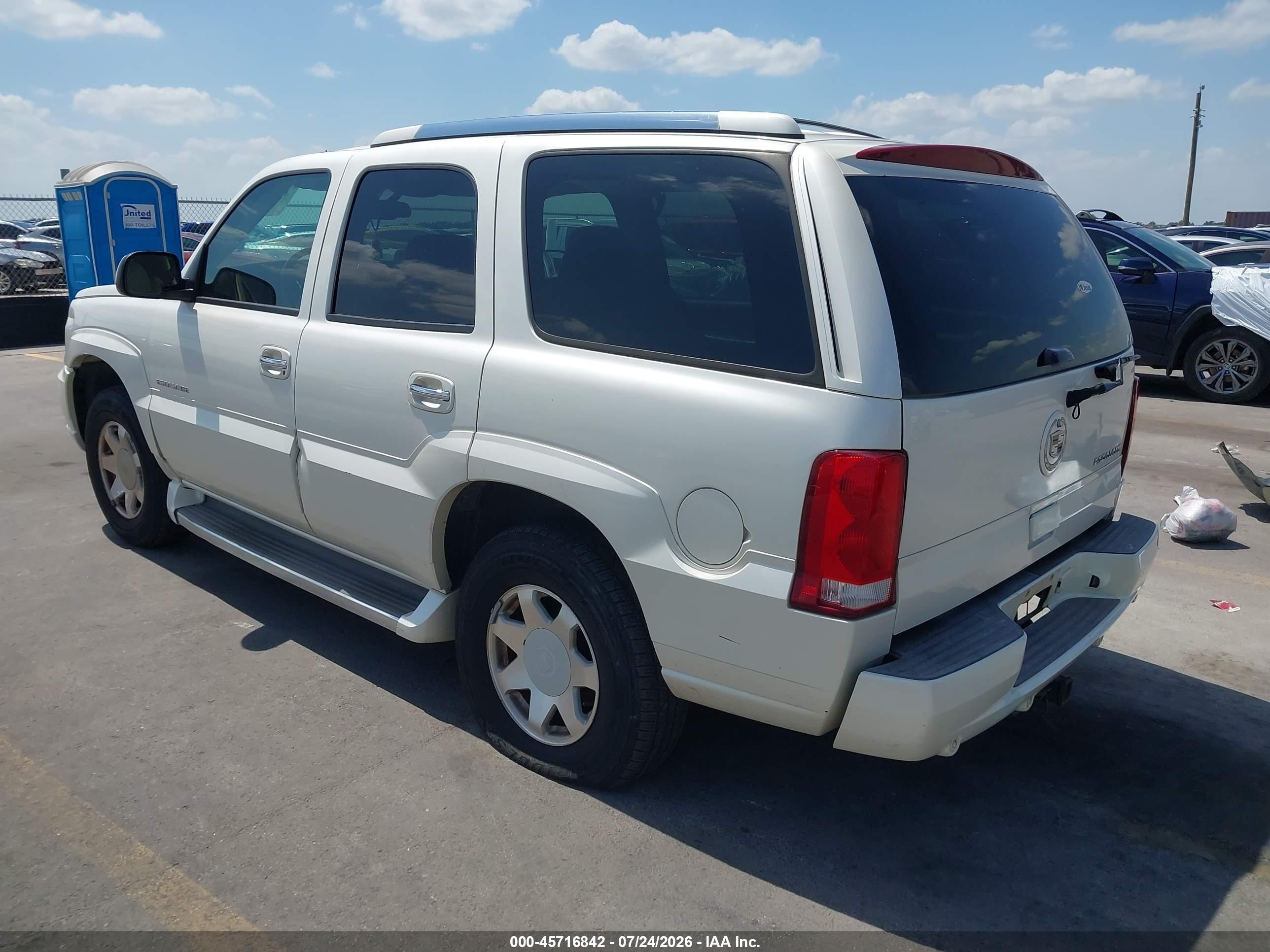 2005 Cadillac Escalade Standard White vin: 1GYEK63N05R102471