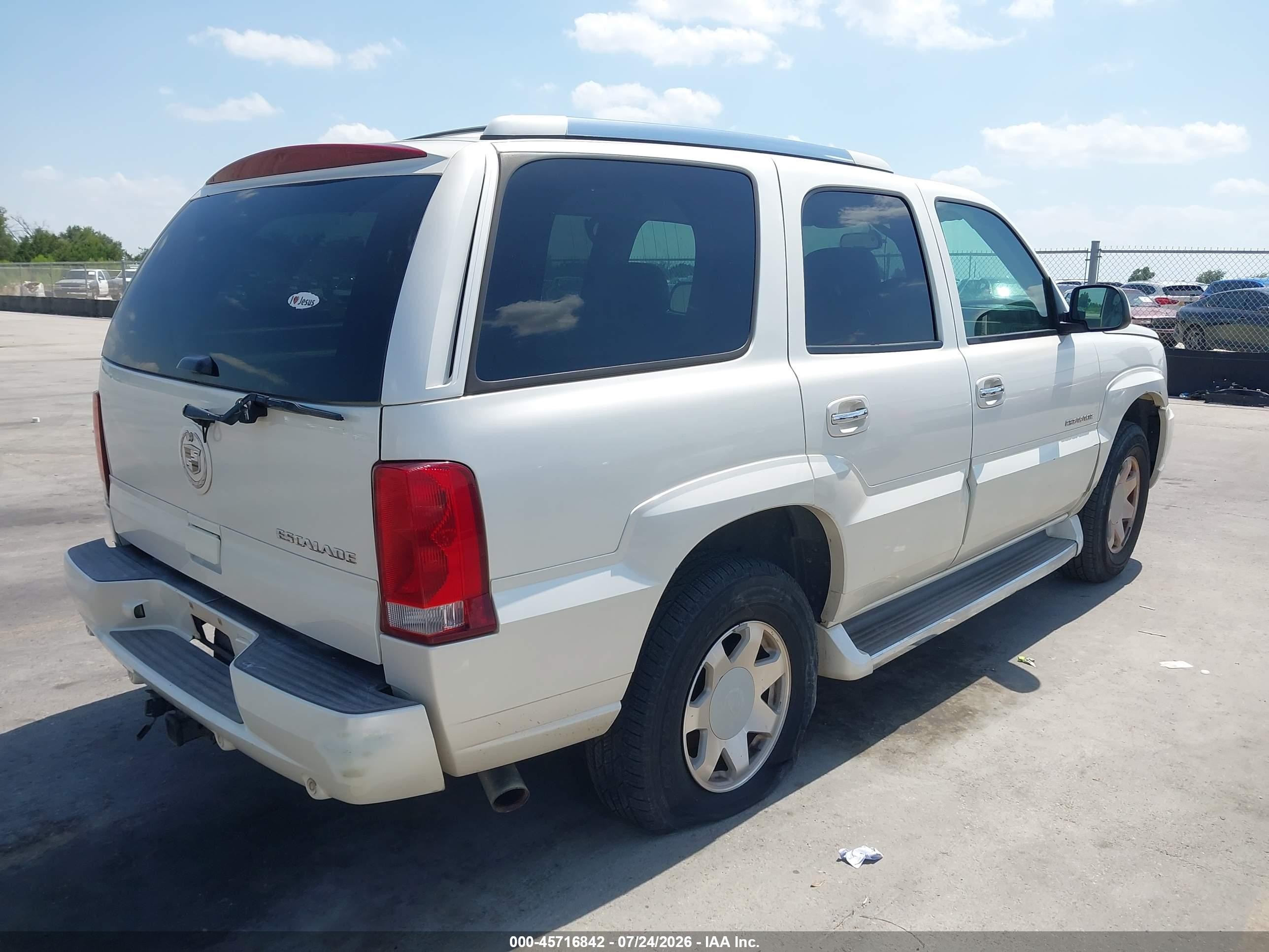 2005 Cadillac Escalade Standard White vin: 1GYEK63N05R102471