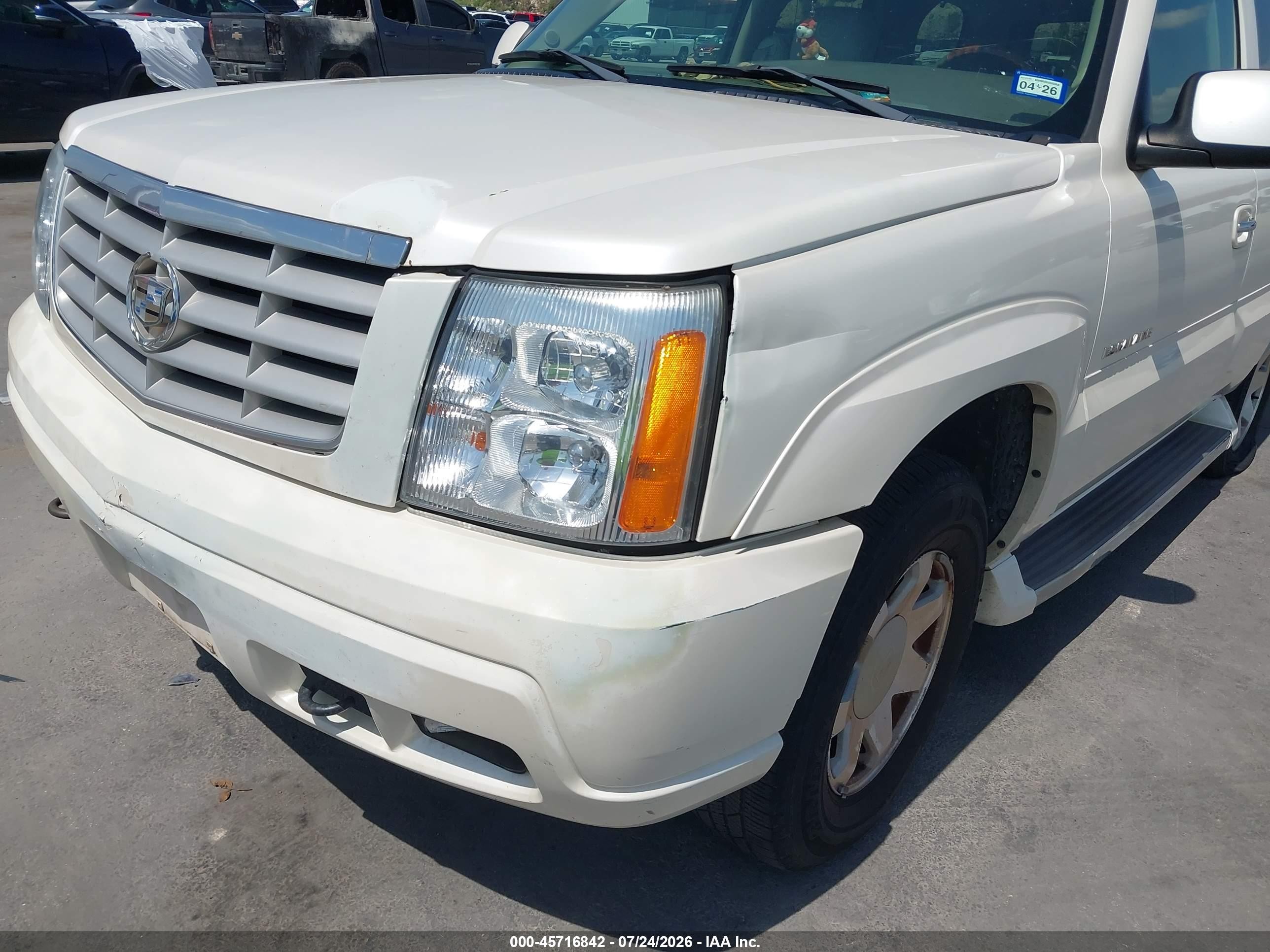 2005 Cadillac Escalade Standard White vin: 1GYEK63N05R102471