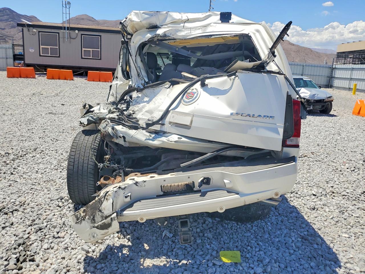 2005 Cadillac Escalade Luxury White vin: 1GYEK63N15R205155