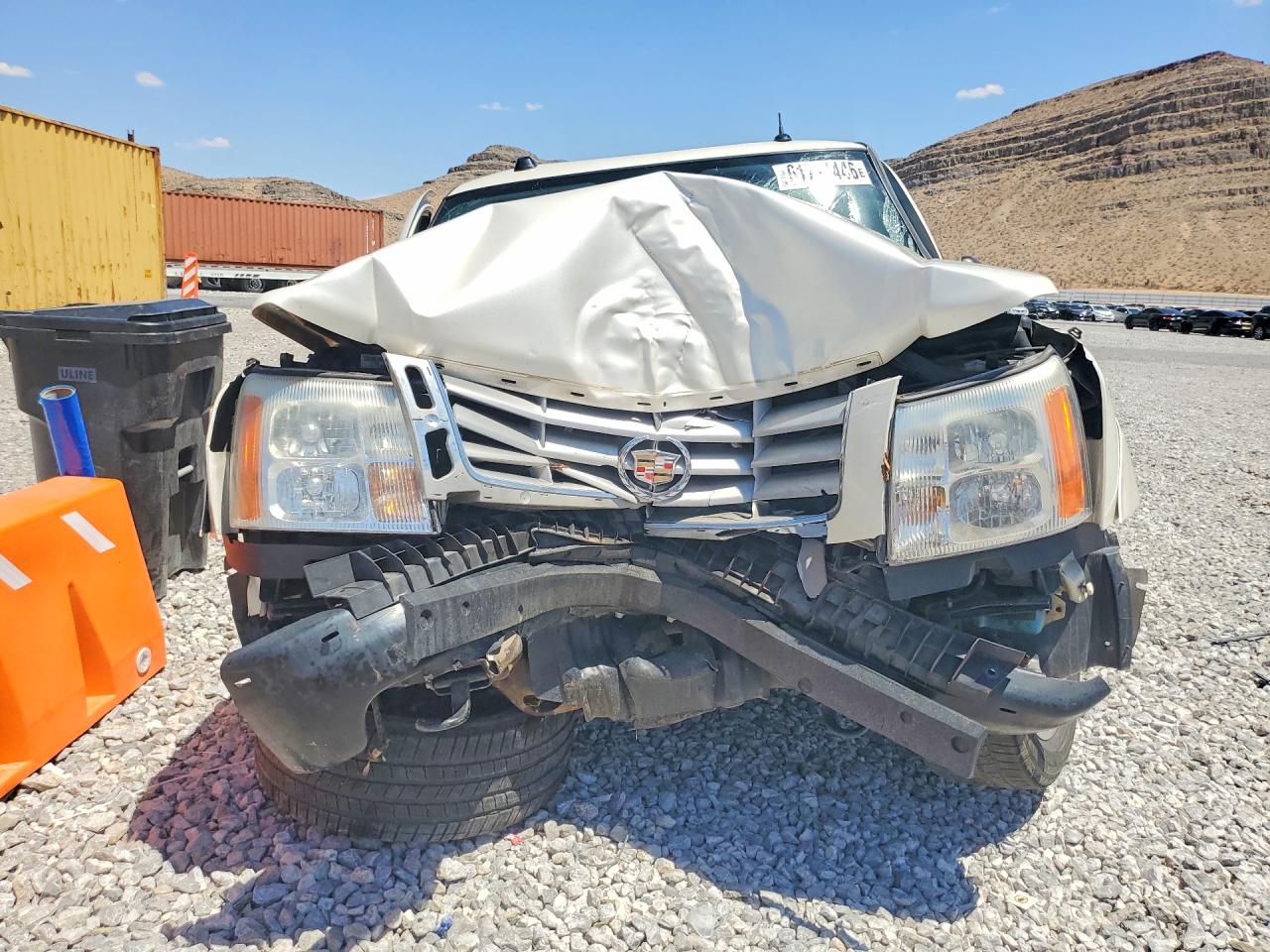 2005 Cadillac Escalade Luxury White vin: 1GYEK63N15R205155