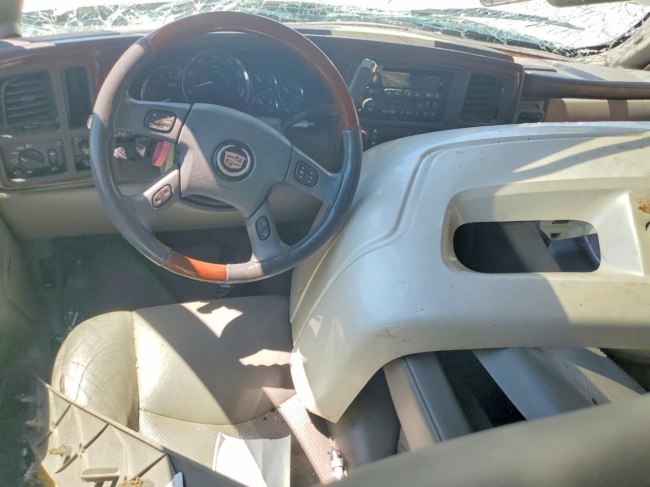2005 Cadillac Escalade Luxury White vin: 1GYEK63N15R205155