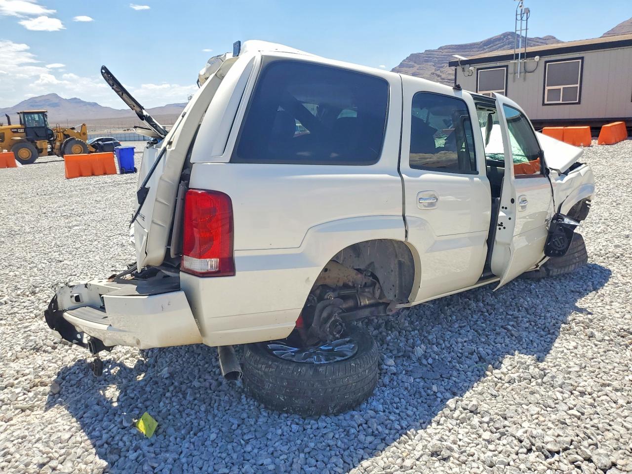 2005 Cadillac Escalade Luxury White vin: 1GYEK63N15R205155
