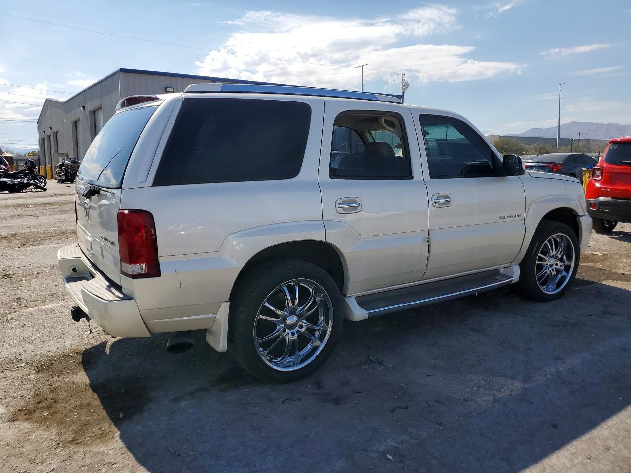 2002 Cadillac Escalade Luxury White vin: 1GYEK63N22R111748