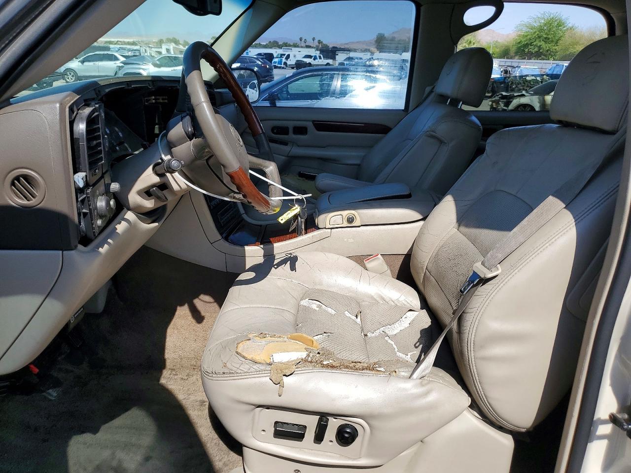 2002 Cadillac Escalade Luxury White vin: 1GYEK63N22R111748