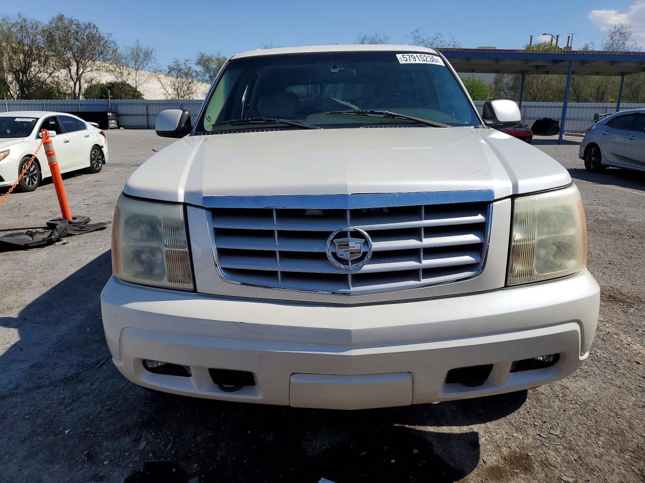 2002 Cadillac Escalade Luxury White vin: 1GYEK63N22R111748