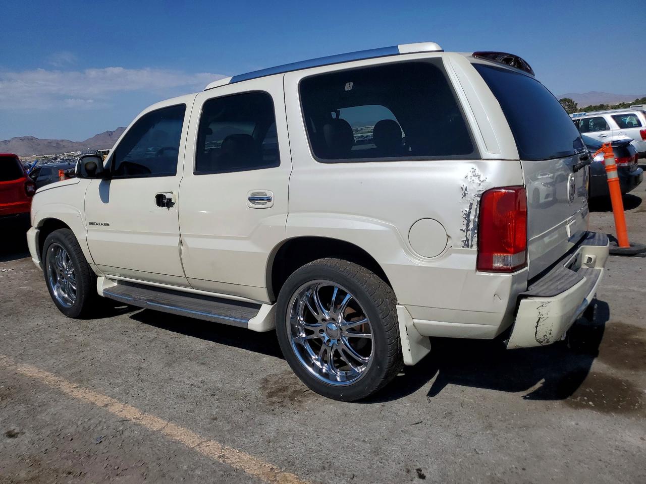 2002 Cadillac Escalade Luxury White vin: 1GYEK63N22R111748