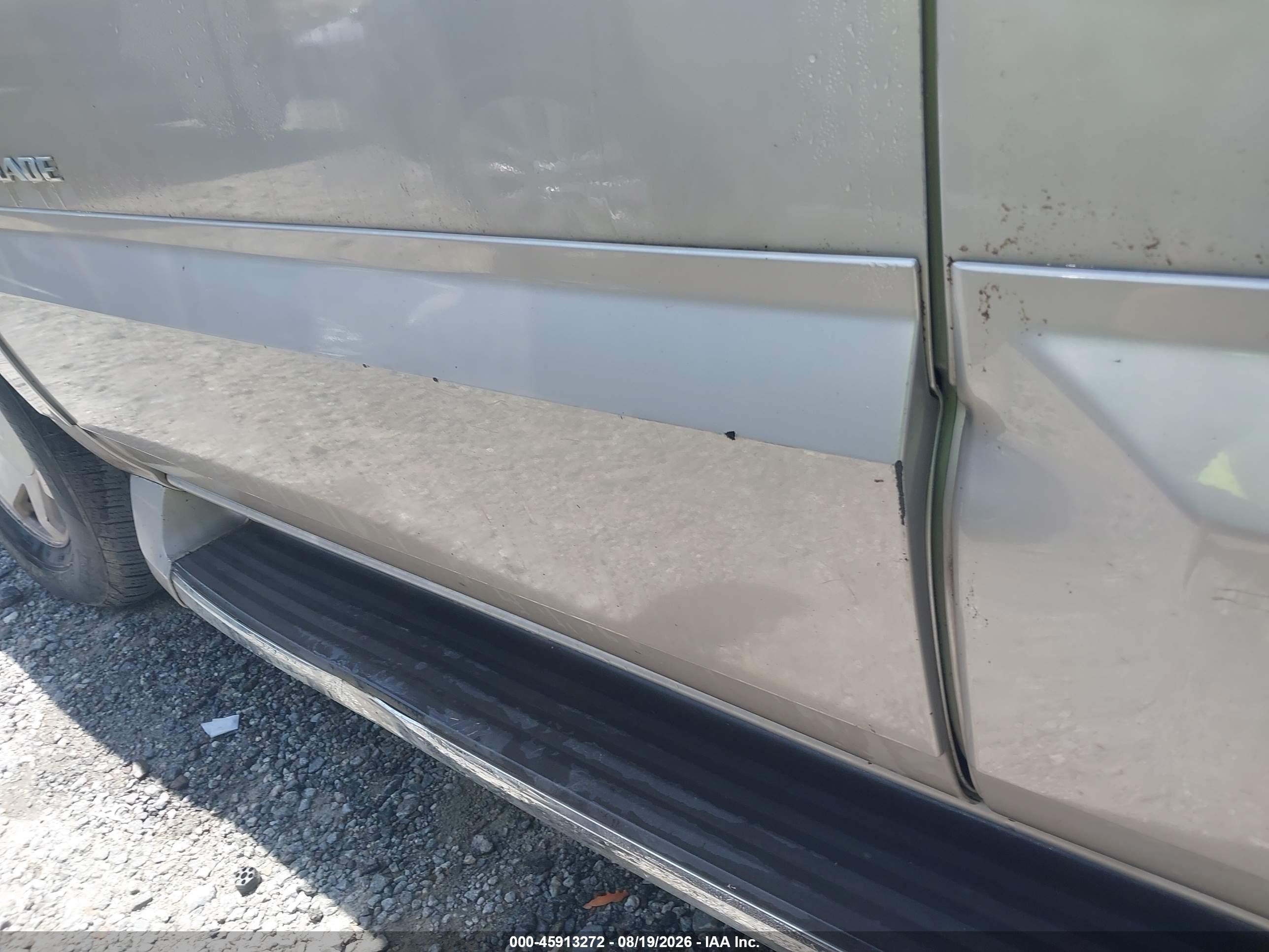 2004 Cadillac Escalade Standard Серебряный vin: 1GYEK63N24R218012