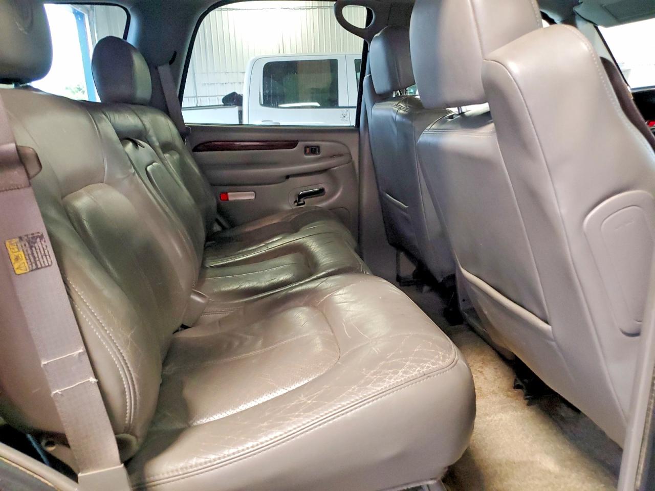 2002 Cadillac Escalade Luxury Black vin: 1GYEK63N32R324790