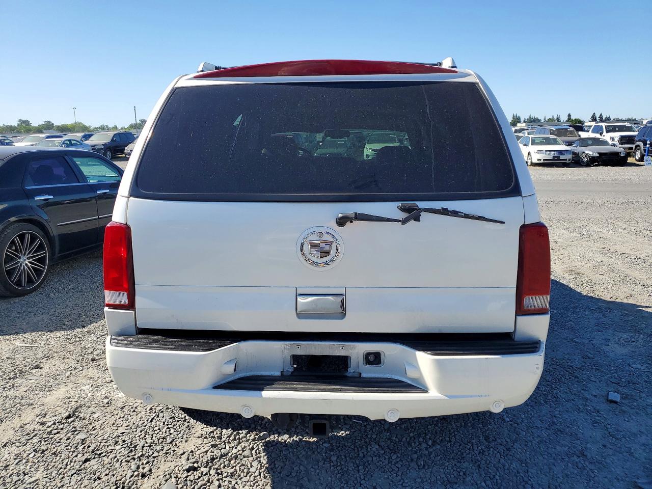 2003 Cadillac Escalade Luxury White vin: 1GYEK63N33R293901