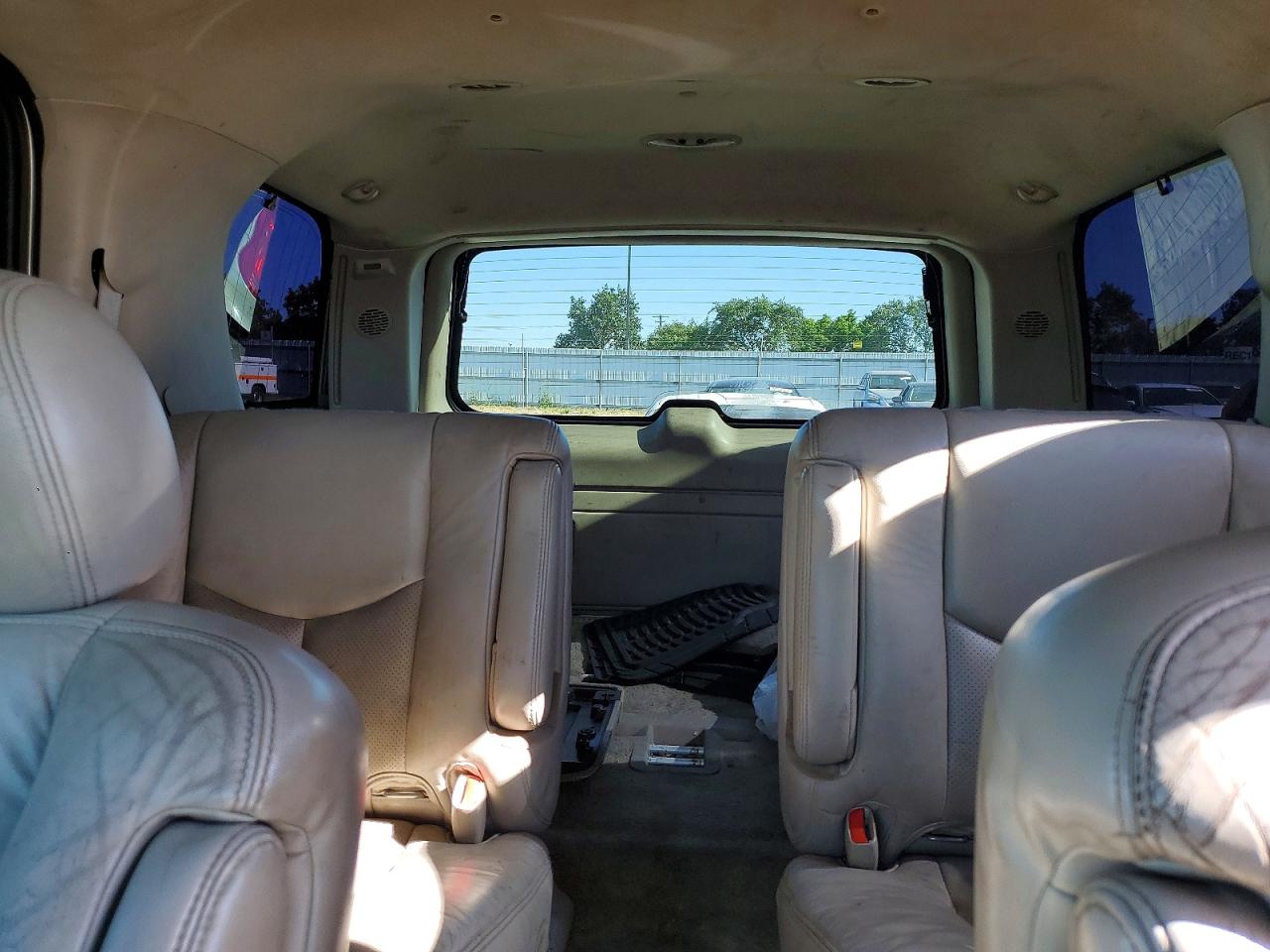 2003 Cadillac Escalade Luxury White vin: 1GYEK63N33R293901