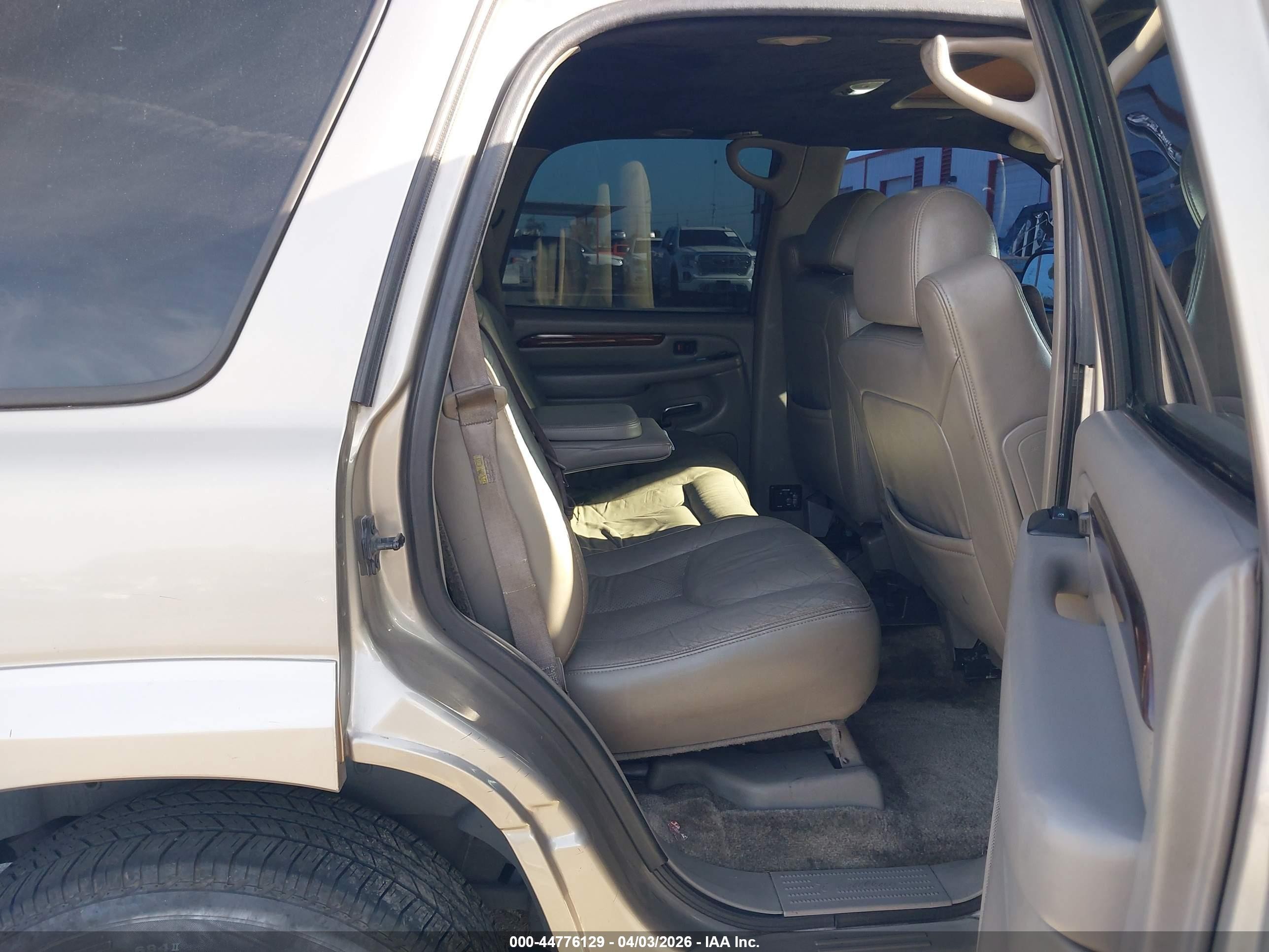 2003 Cadillac Escalade Standard Beige vin: 1GYEK63N43R312746