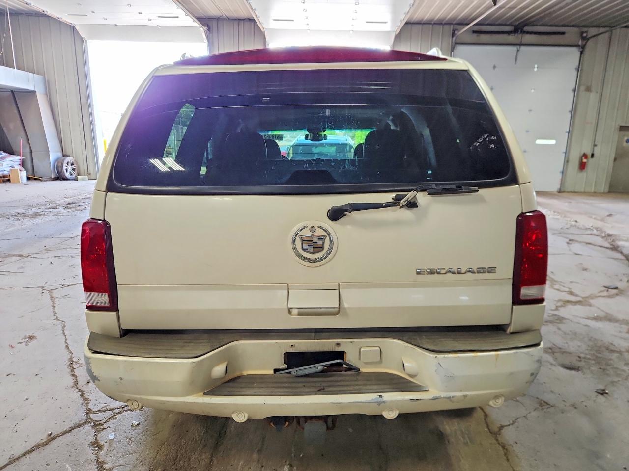 2004 Cadillac Escalade Luxury White vin: 1GYEK63N44R106747