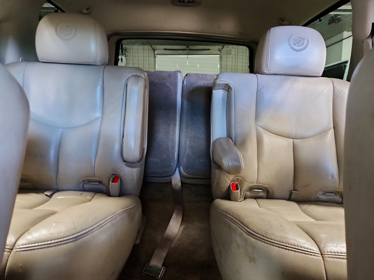 2004 Cadillac Escalade Luxury White vin: 1GYEK63N44R106747