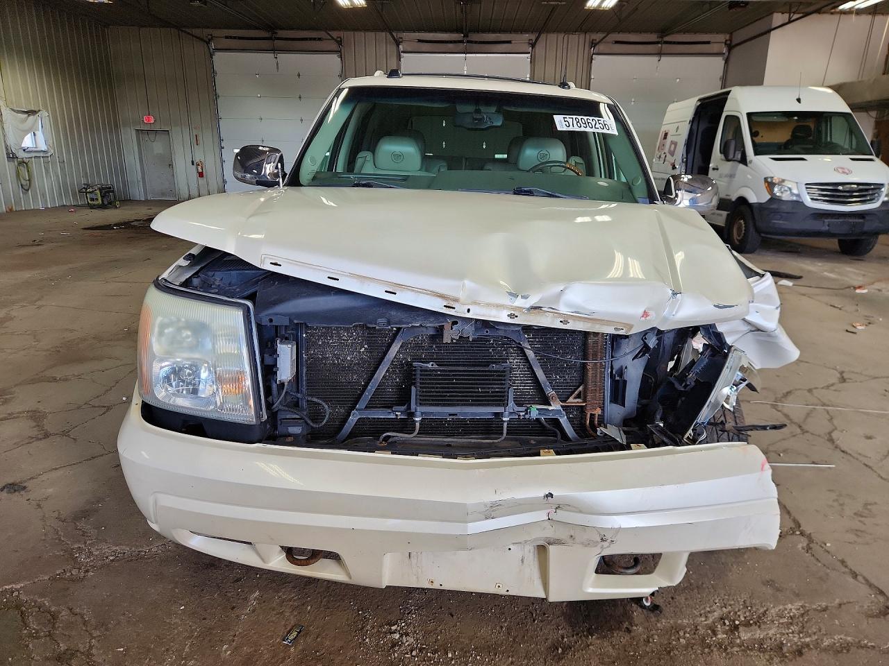 2004 Cadillac Escalade Luxury White vin: 1GYEK63N44R106747