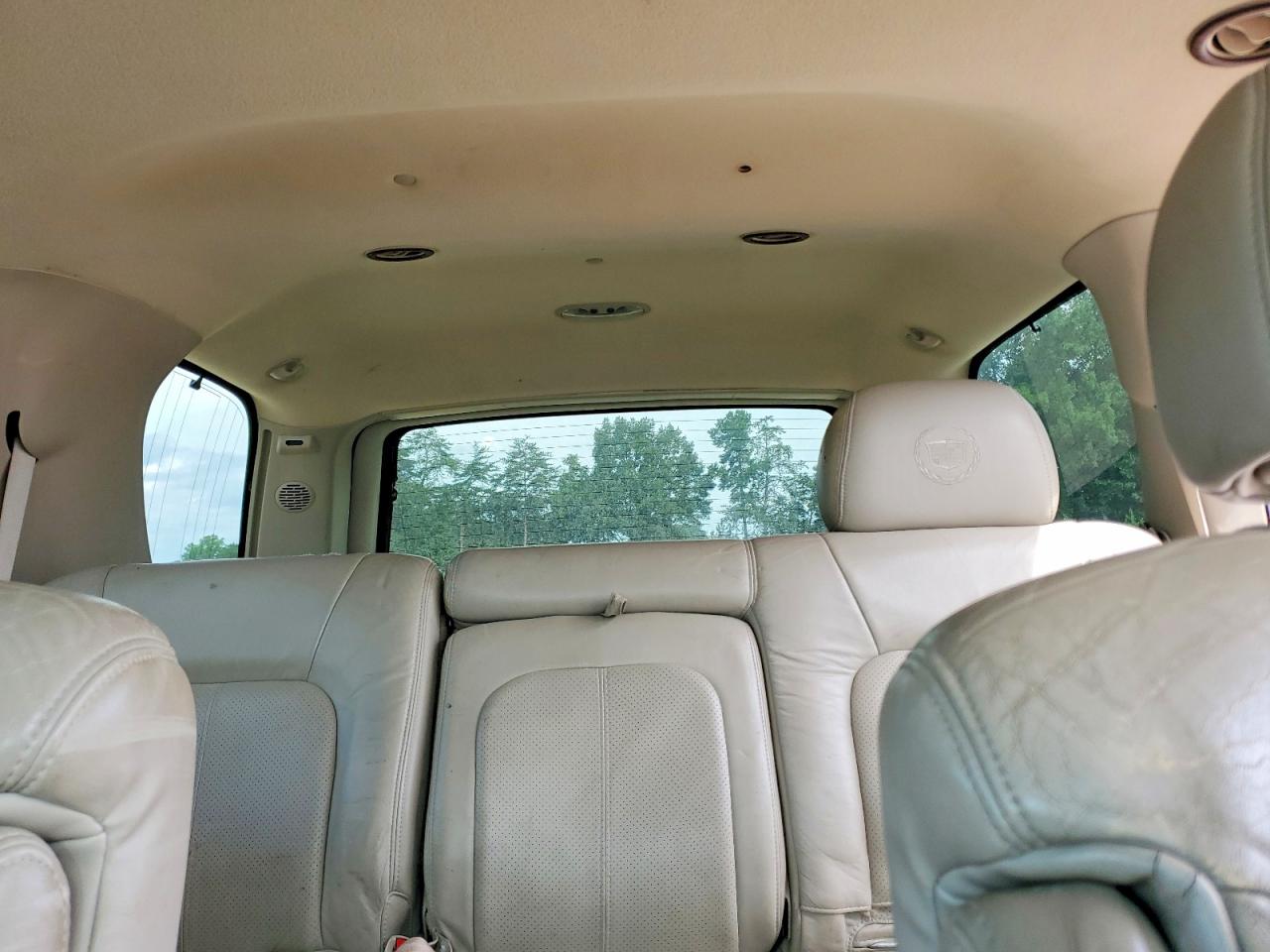 2002 Cadillac Escalade Luxury White vin: 1GYEK63N52R313127