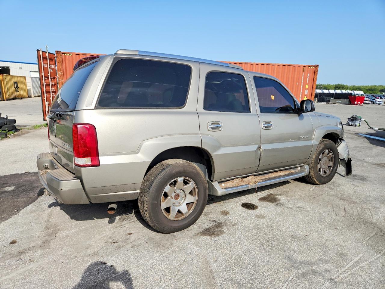 2003 Cadillac Escalade Luxury Gold vin: 1GYEK63N53R281362