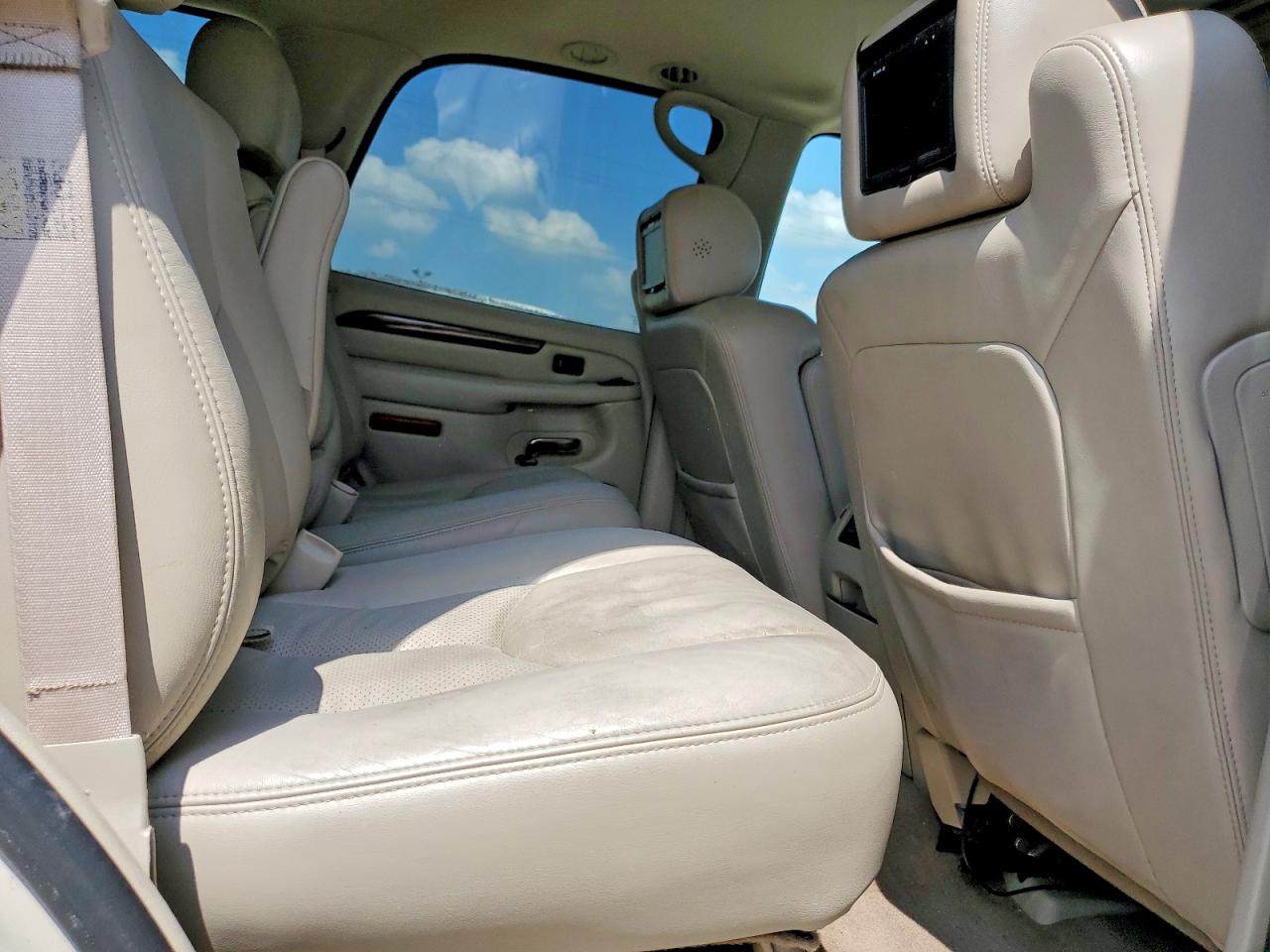 2004 Cadillac Escalade Luxury Белый vin: 1GYEK63N54R184860
