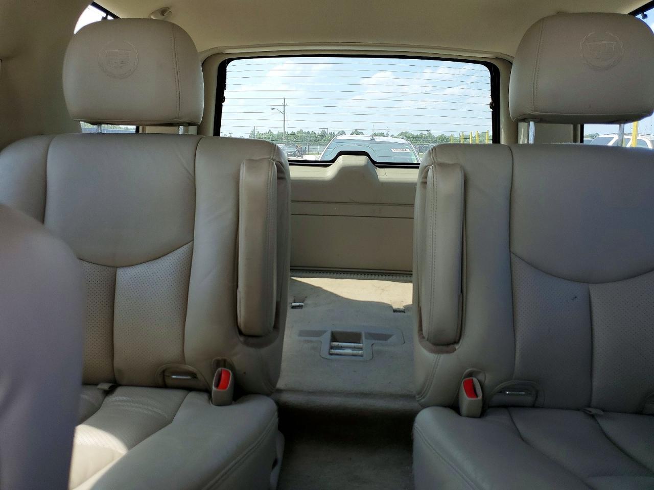 2004 Cadillac Escalade Luxury Белый vin: 1GYEK63N54R184860