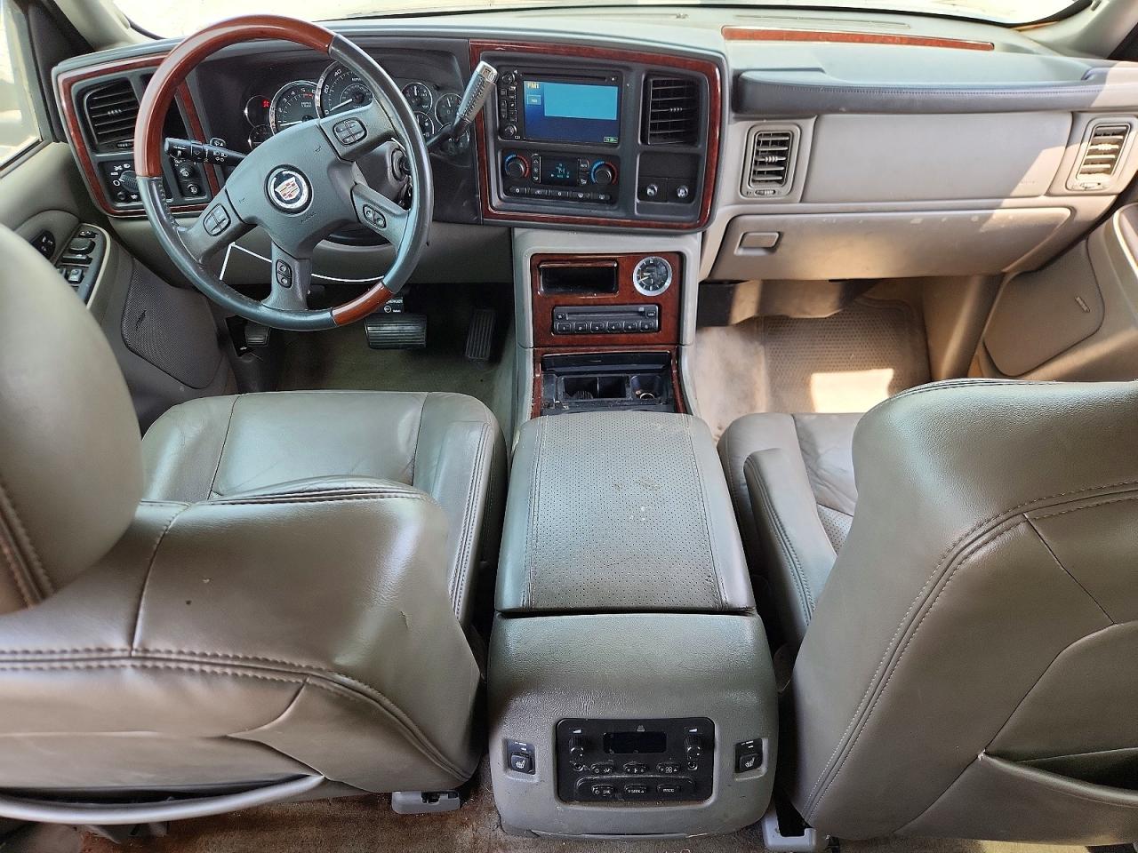 2005 Cadillac Escalade Luxury Silver vin: 1GYEK63N55R235226