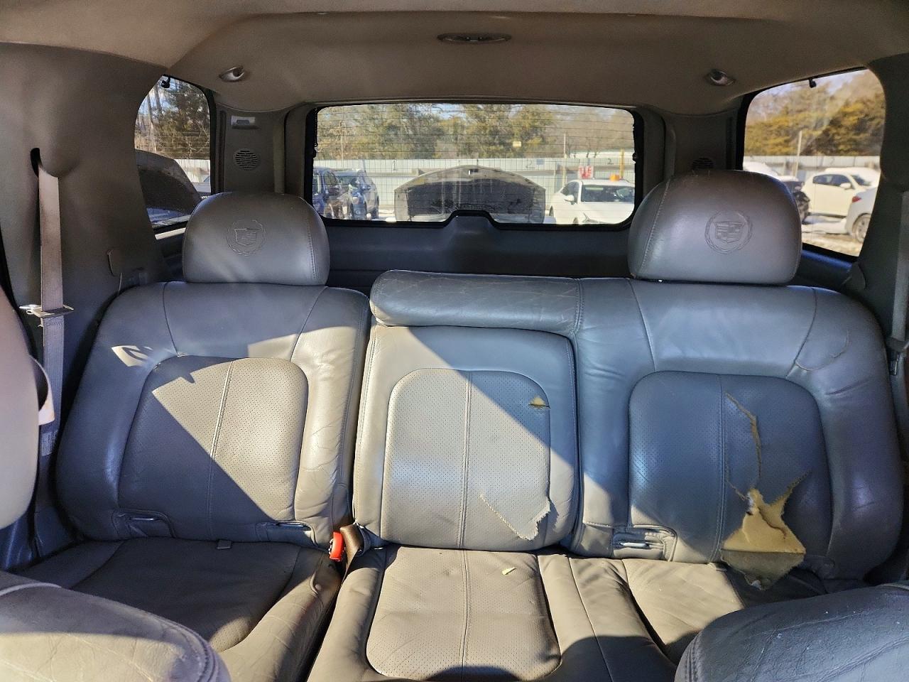 2002 Cadillac Escalade Luxury Black vin: 1GYEK63N62R185772
