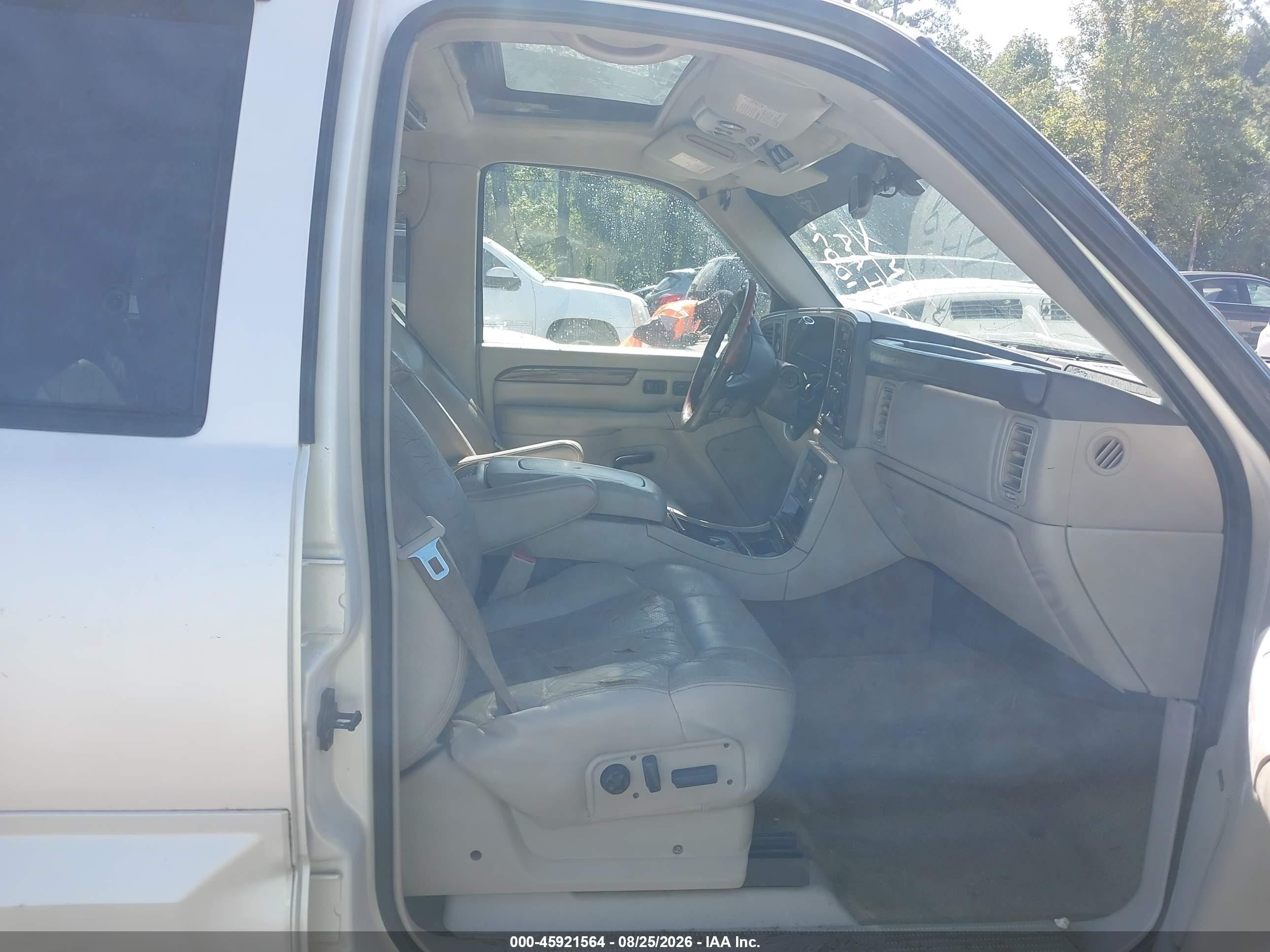2002 Cadillac Escalade Standard White vin: 1GYEK63N62R210279
