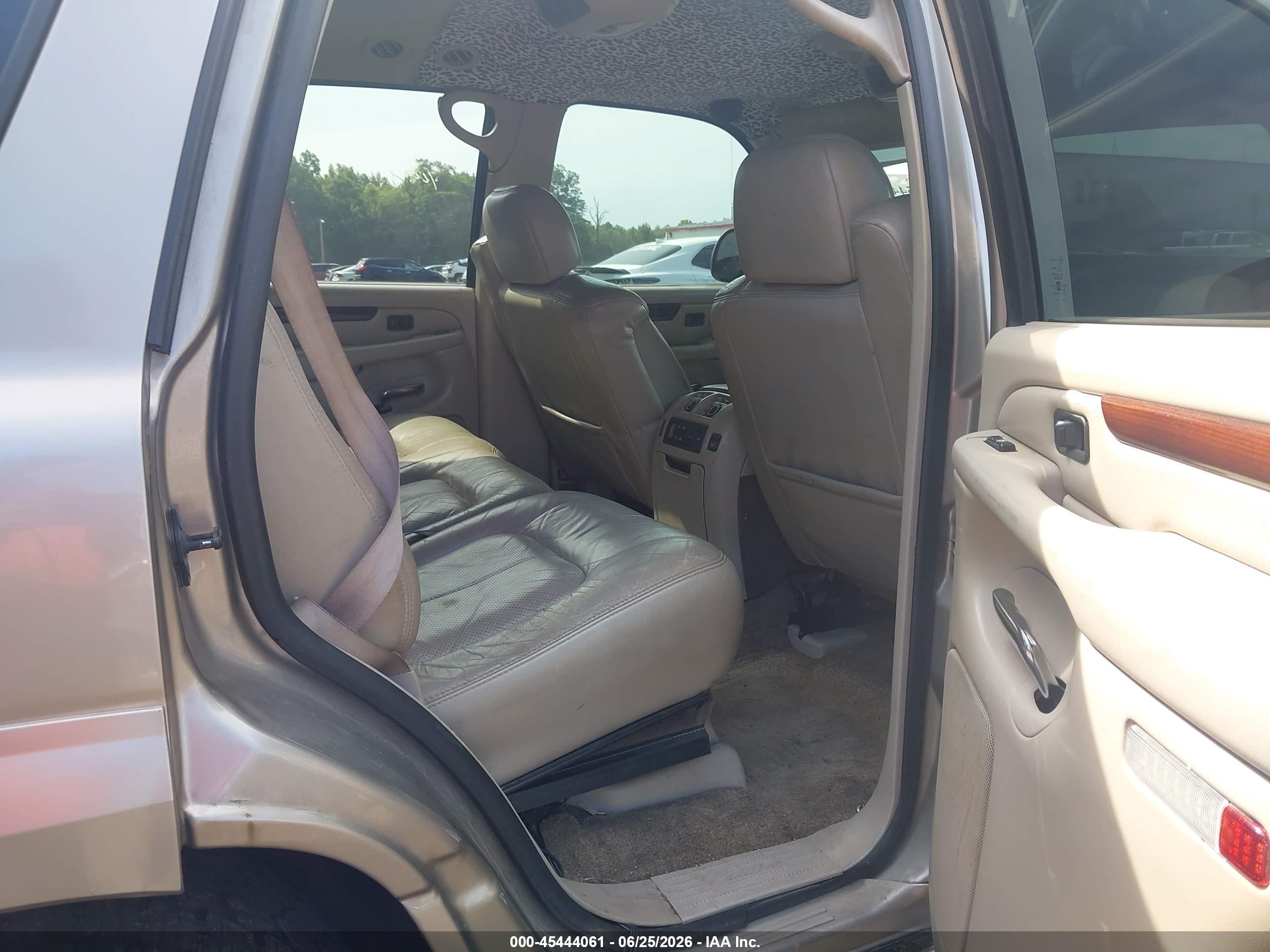 2002 Cadillac Escalade Standard Серебряный vin: 1GYEK63N62R229253