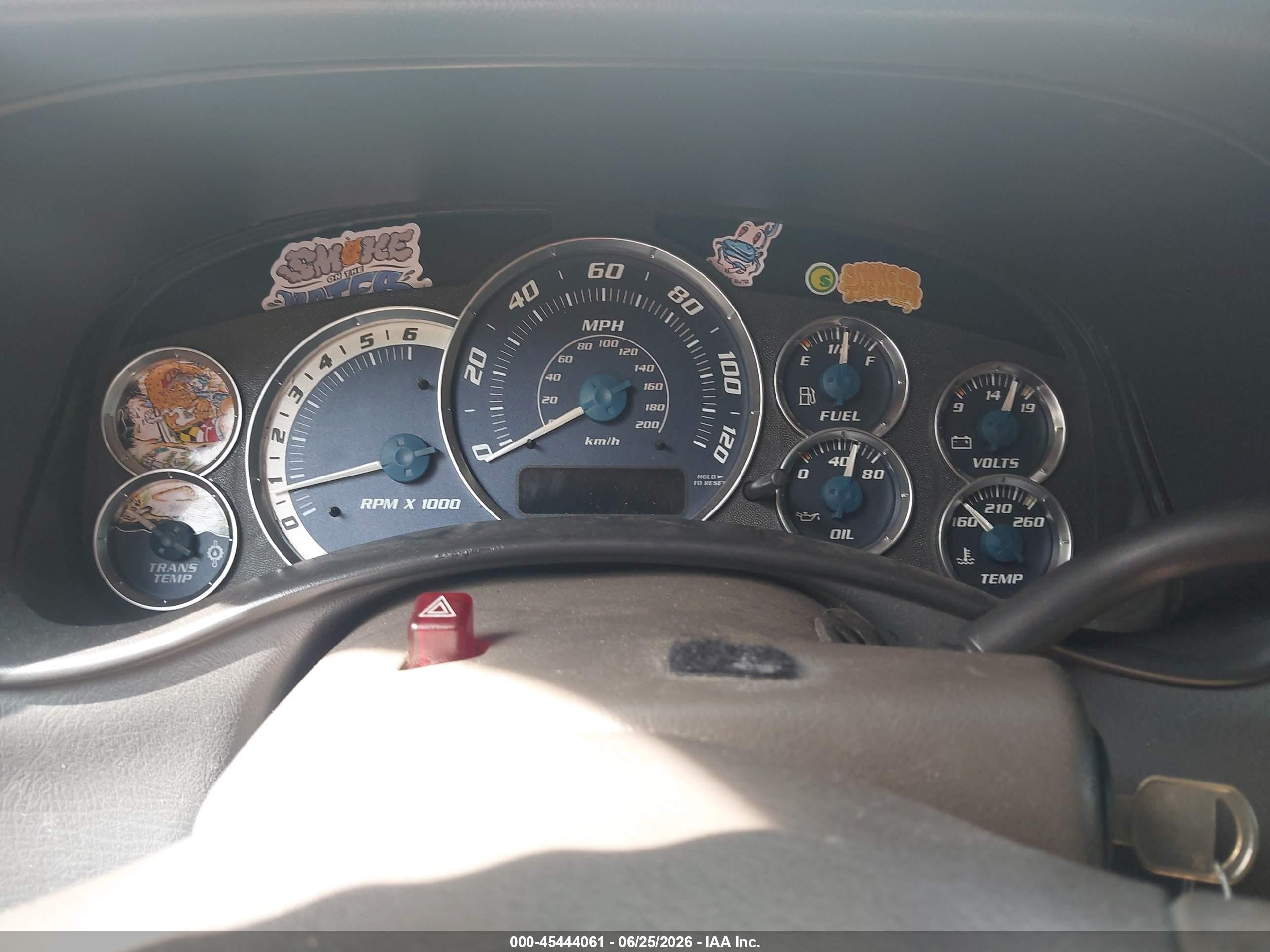 2002 Cadillac Escalade Standard Серебряный vin: 1GYEK63N62R229253