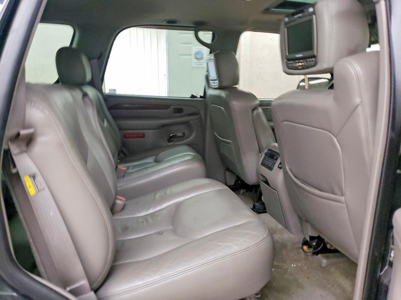 2004 Cadillac Escalade Luxury Black vin: 1GYEK63N64R200368