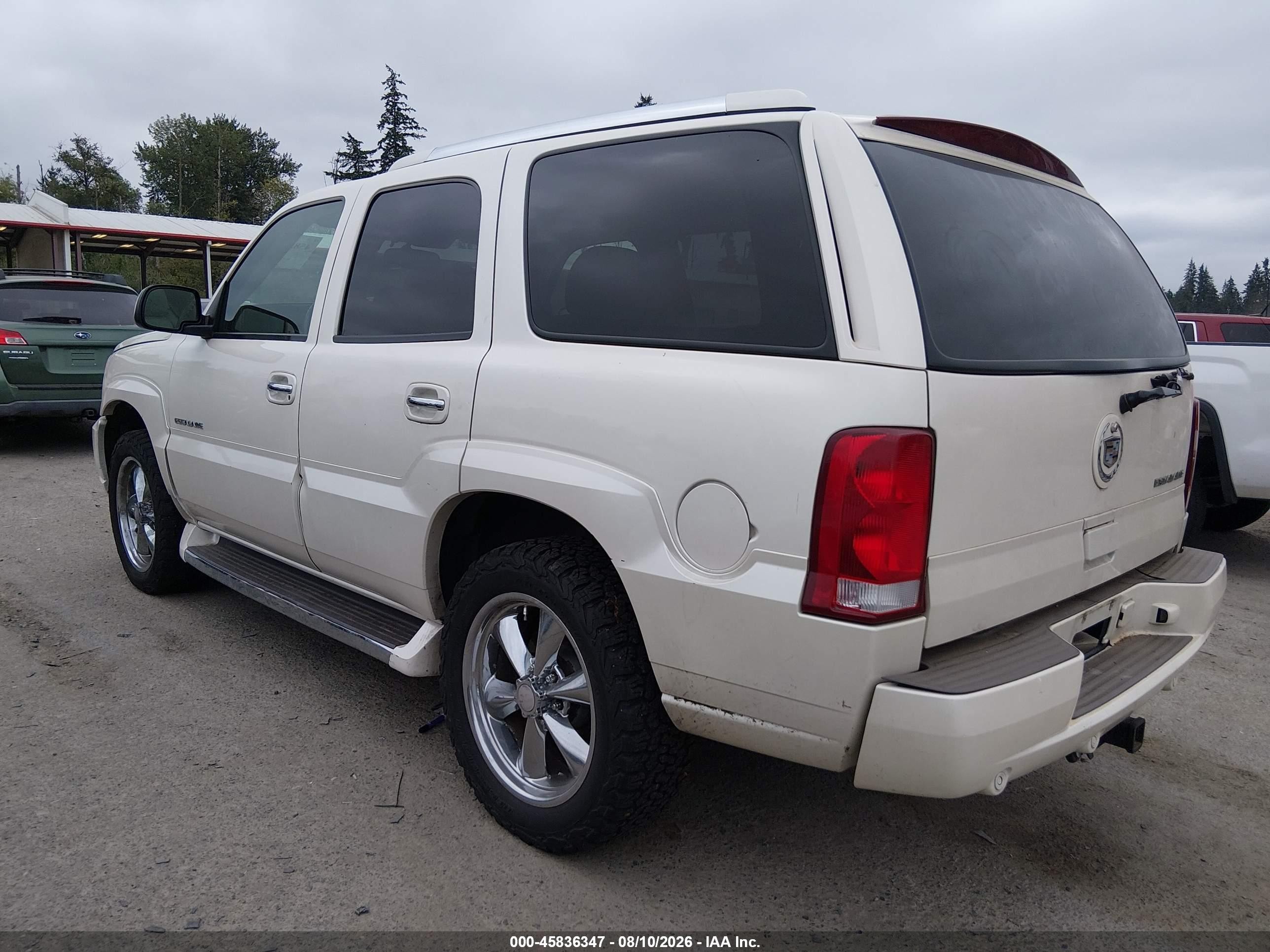 2004 Cadillac Escalade Standard White vin: 1GYEK63N64R241597