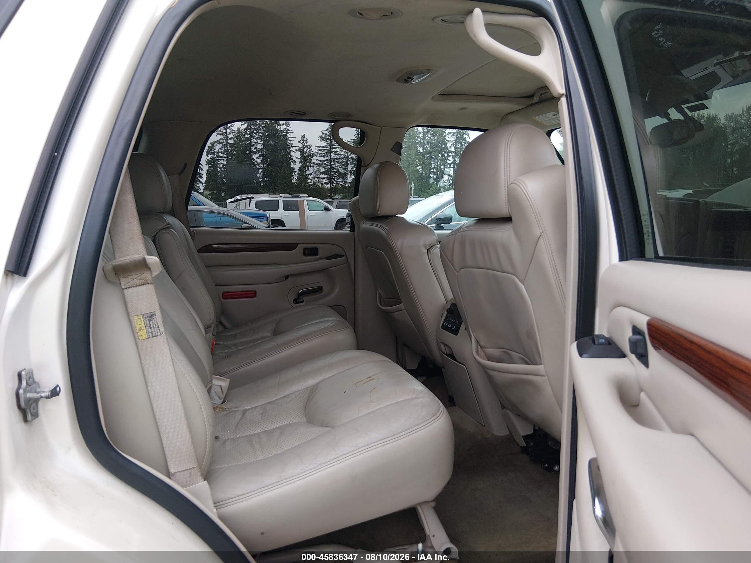 2004 Cadillac Escalade Standard White vin: 1GYEK63N64R241597