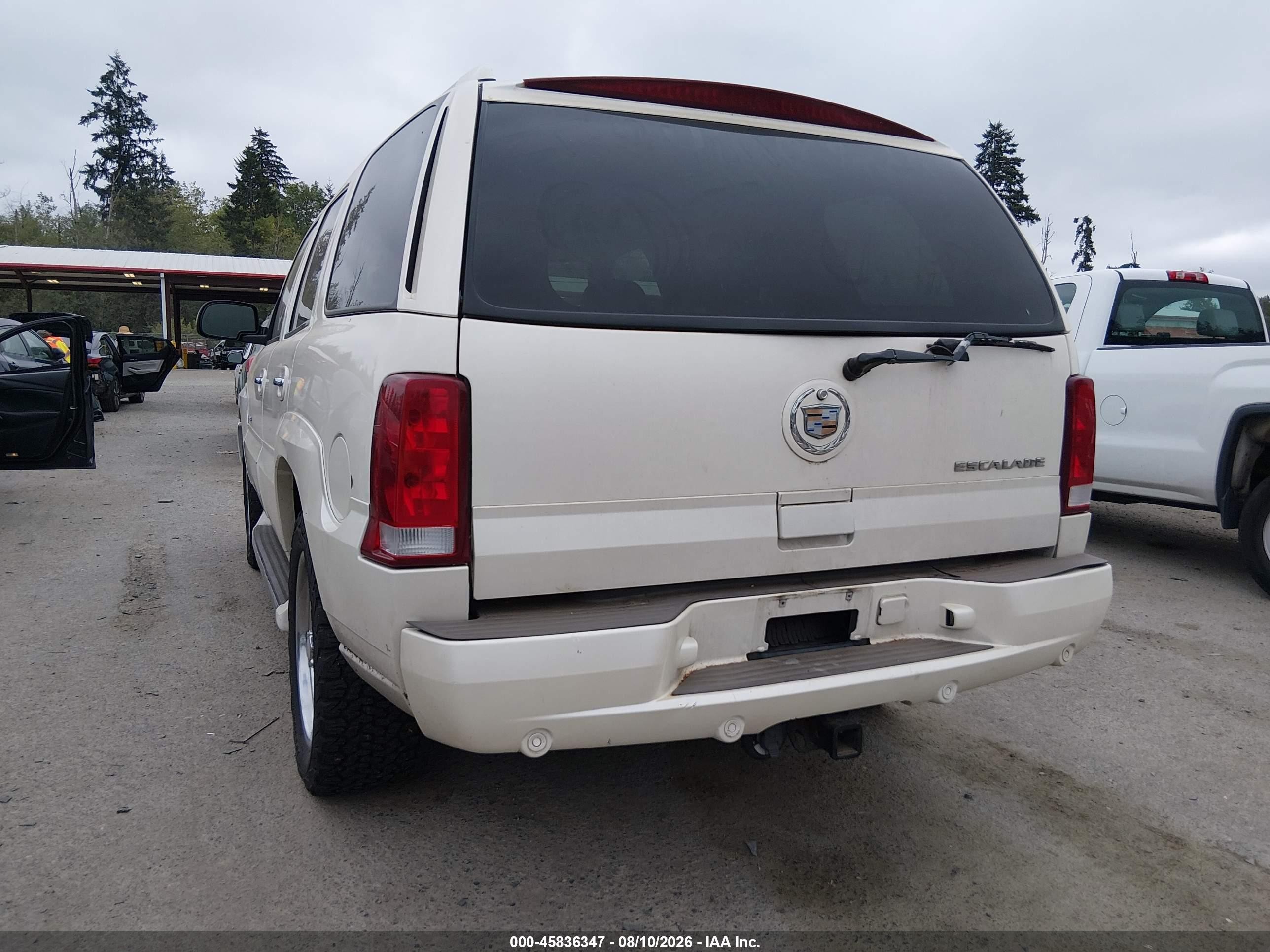 2004 Cadillac Escalade Standard White vin: 1GYEK63N64R241597