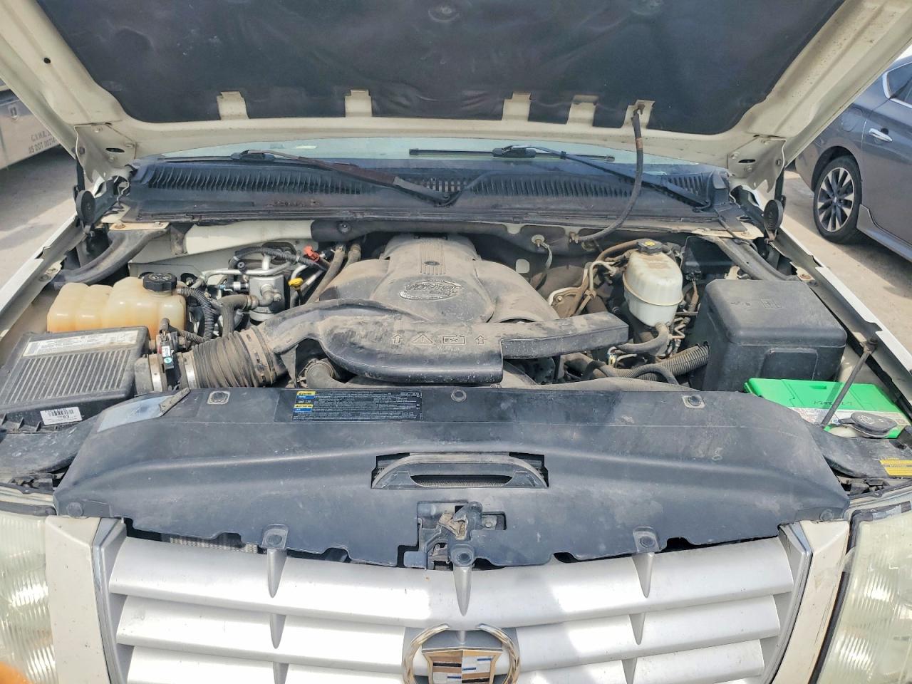 2004 Cadillac Escalade Luxury Белый vin: 1GYEK63N64R251952