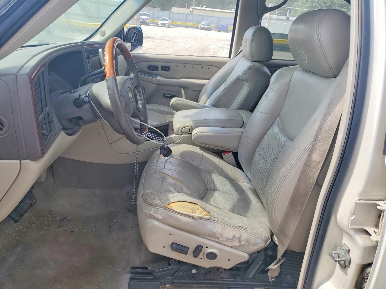 2004 Cadillac Escalade Luxury Белый vin: 1GYEK63N64R251952