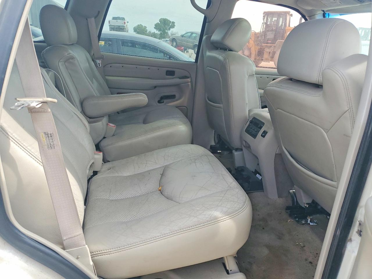 2004 Cadillac Escalade Luxury Белый vin: 1GYEK63N64R251952