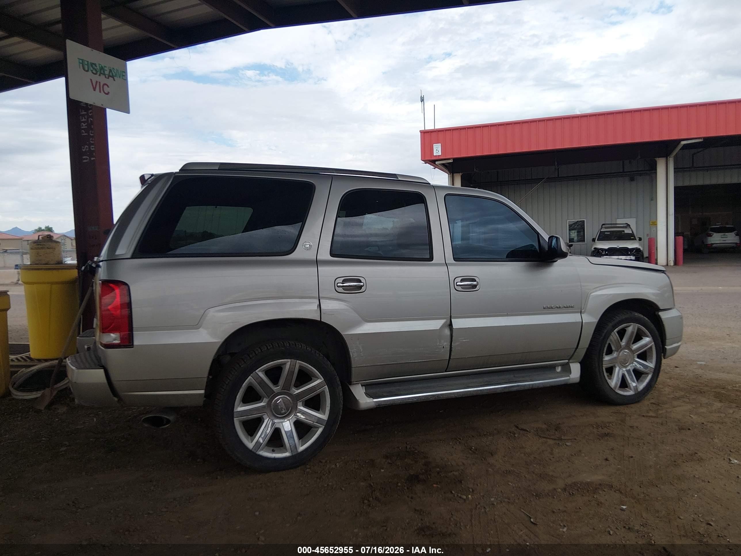 2004 Cadillac Escalade Standard Cream vin: 1GYEK63N64R294428
