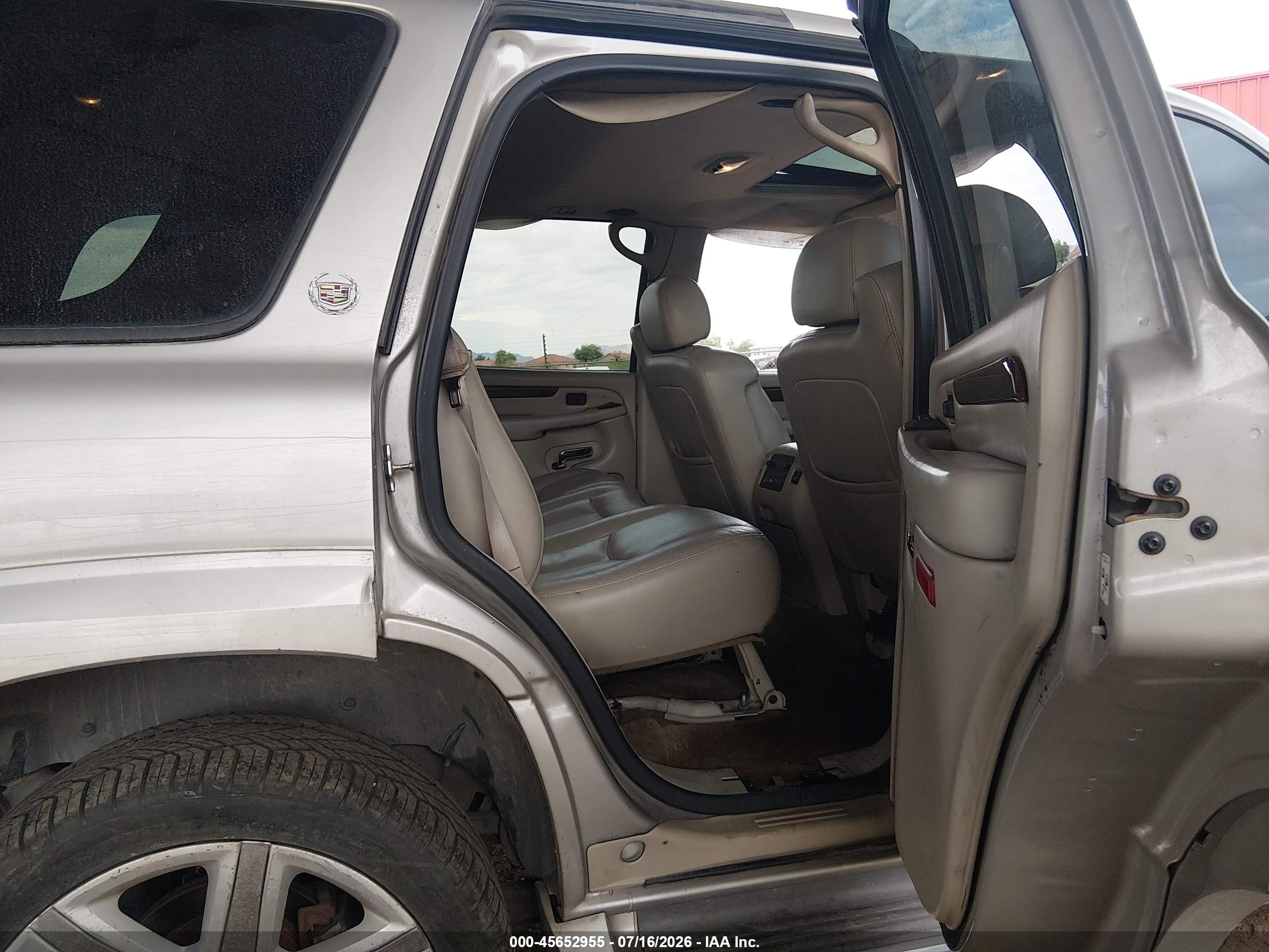 2004 Cadillac Escalade Standard Cream vin: 1GYEK63N64R294428