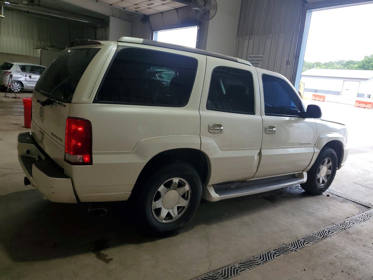 2004 Cadillac Escalade Luxury Beige vin: 1GYEK63N74R228924