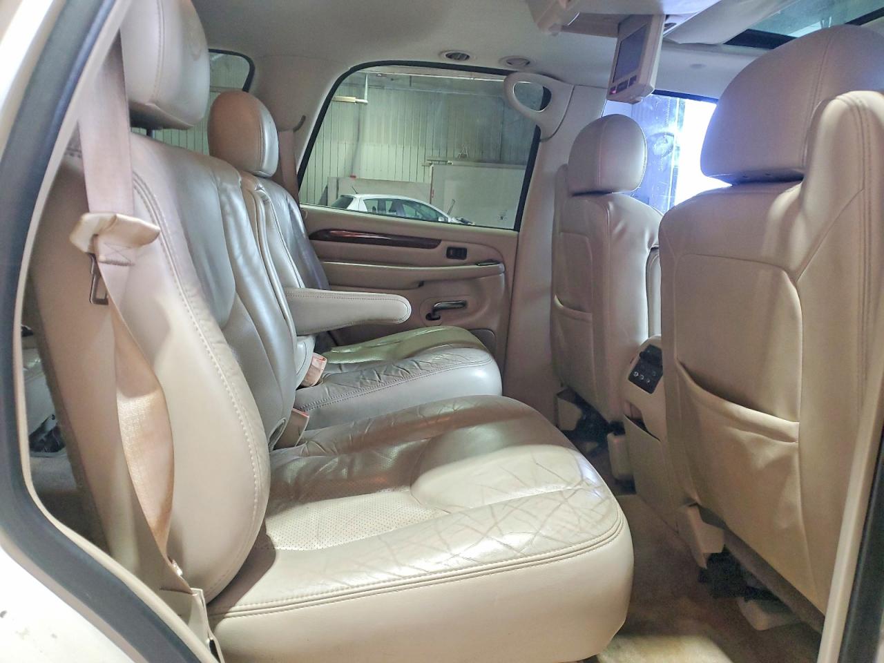 2004 Cadillac Escalade Luxury Beige vin: 1GYEK63N74R228924