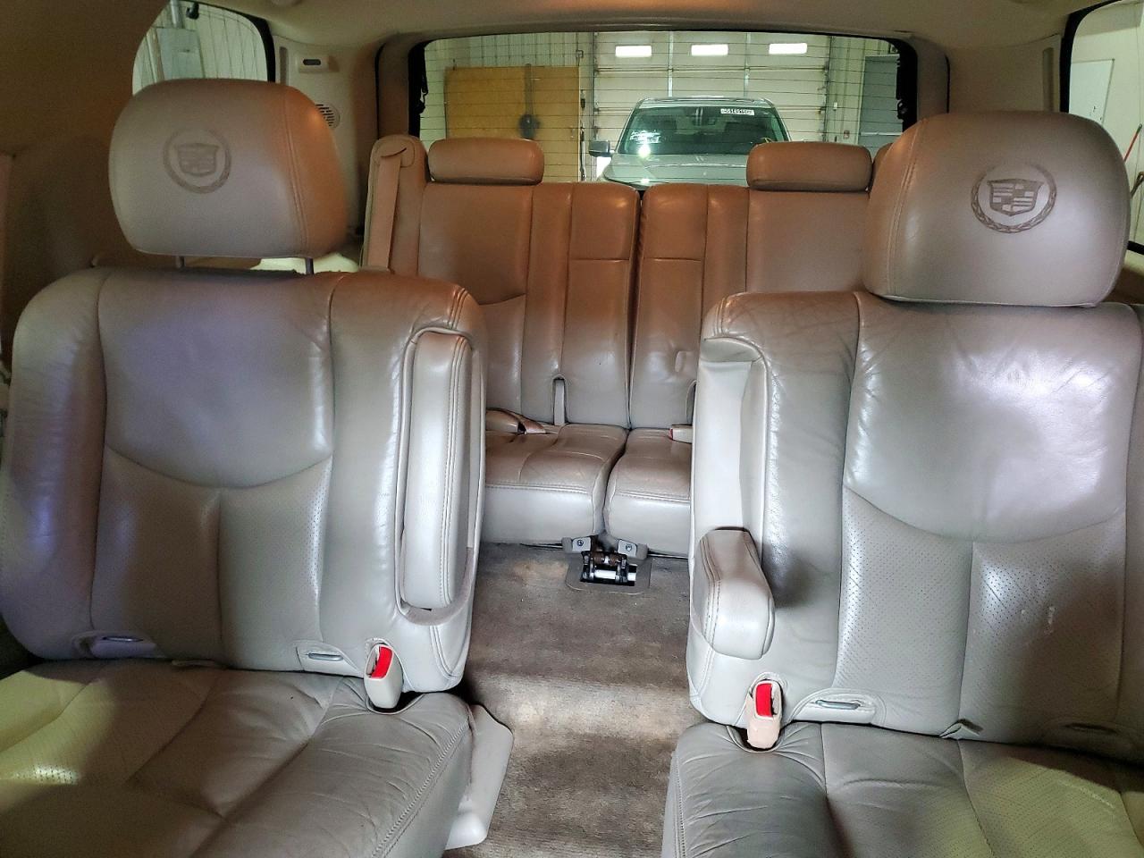 2004 Cadillac Escalade Luxury Beige vin: 1GYEK63N74R228924