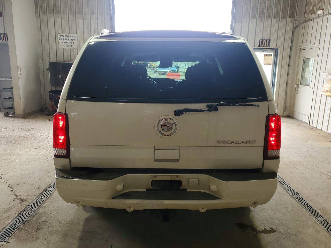 2004 Cadillac Escalade Luxury Beige vin: 1GYEK63N74R228924